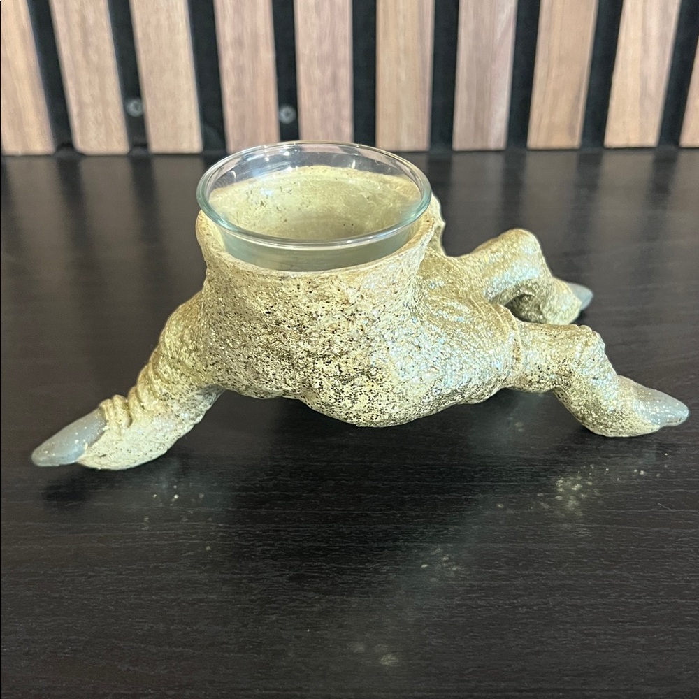 Large zombie hand candle holder - Picture 4 of 10